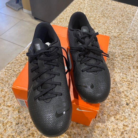 Nike Vapors 13 academy Cleats - Picture 4 of 5